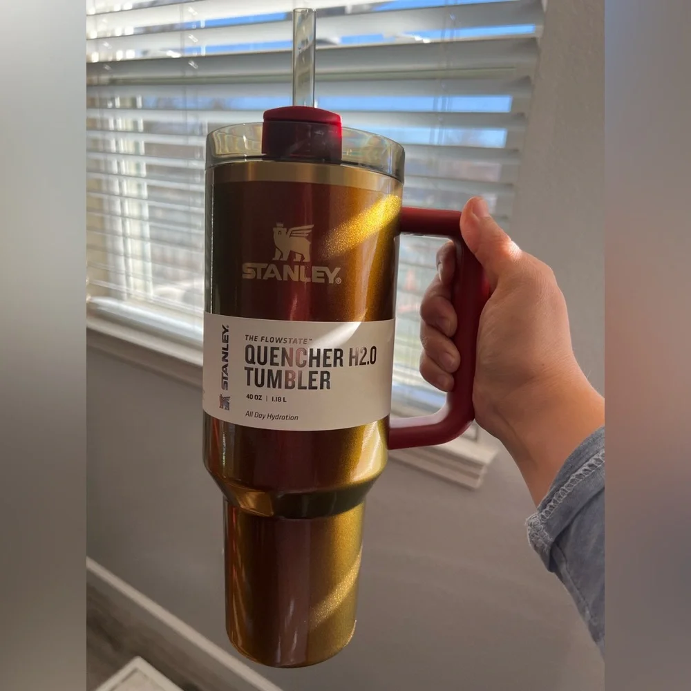 Stanley Quencher H2.0 Tumbler - Olive Green with Maroon Handle - Picture 4 of 5